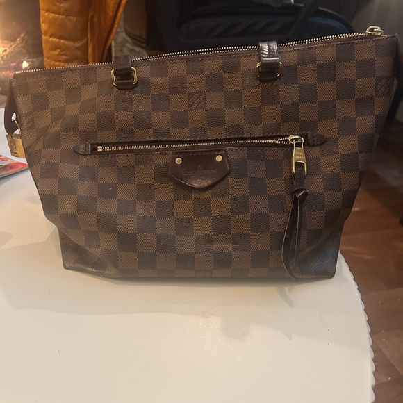 Louis Vuitton Handbag - Picture 3 of 16